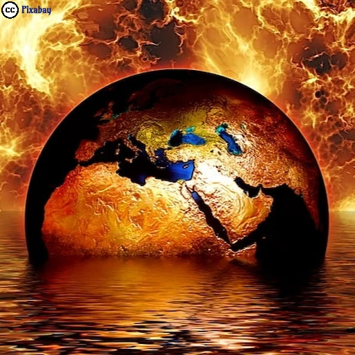 Ein Globus scheint in einem flammenden Inferno zu versinken und spiegelt sich in einer ruhigen Wasseroberfl&auml;che.