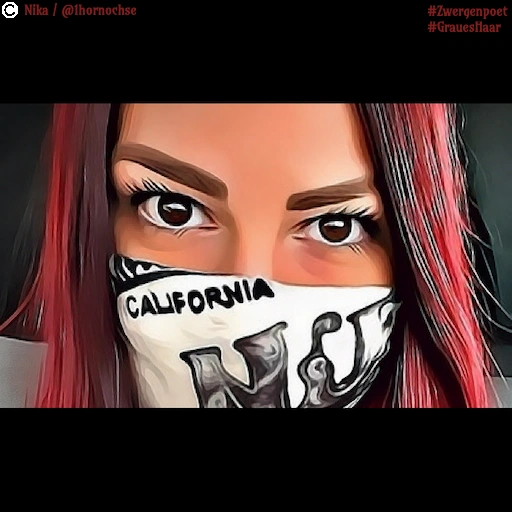 Stilisierte Nahaufnahme einer Frau mit langen, rot gef&auml;rbten Haaren, braunen Augen und einem Tuch mit der Aufschrift &bdquo;California&rdquo; vor Mund und Nase.